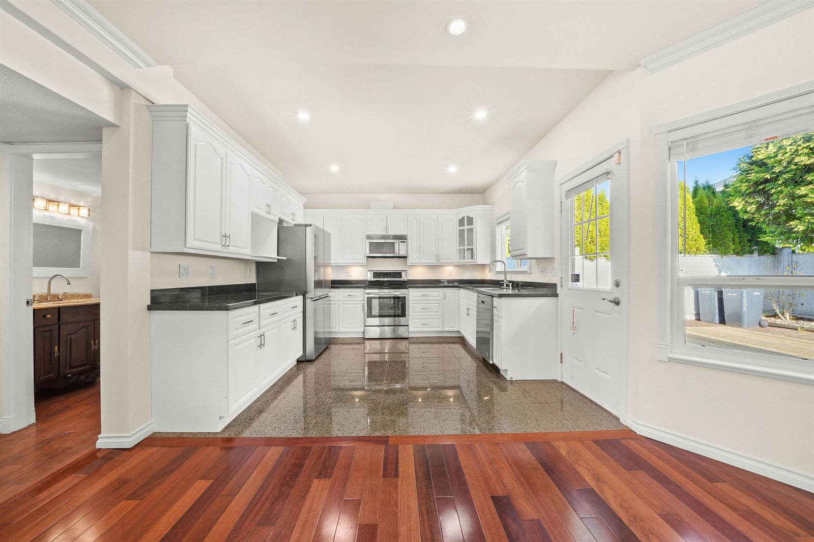 Listing Image 13