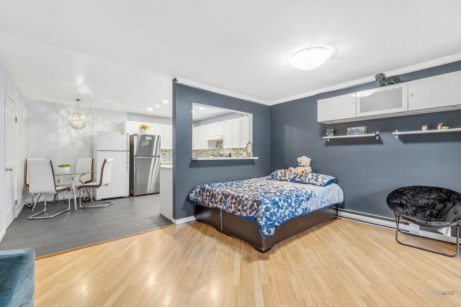 Listing Image 12