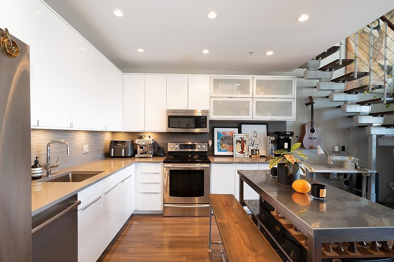 Listing Image 11