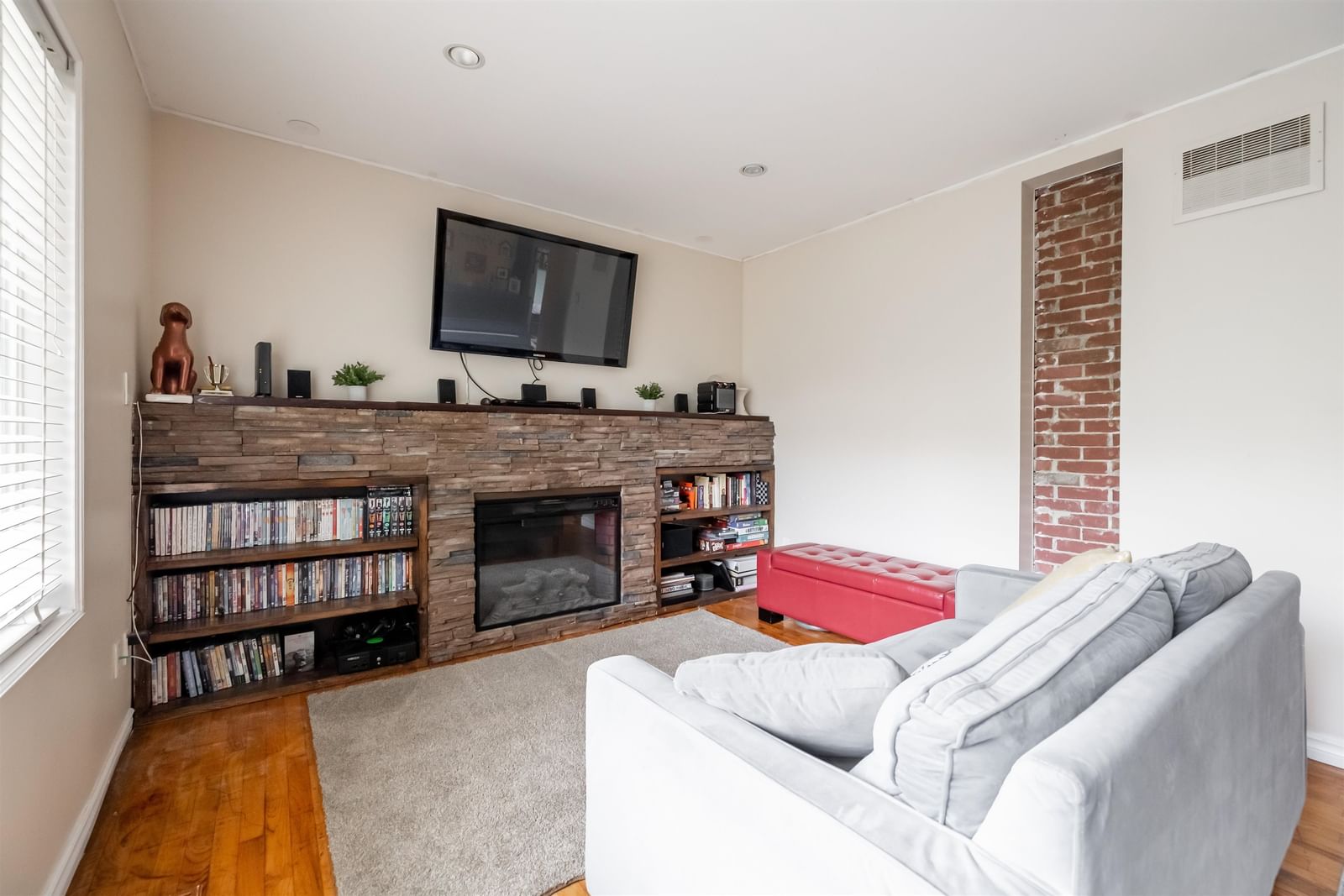 Listing Image 12