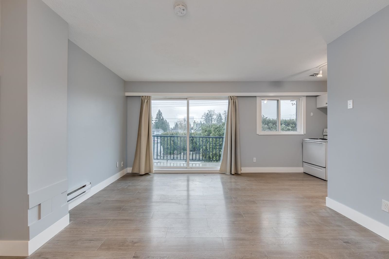 Listing Image 6