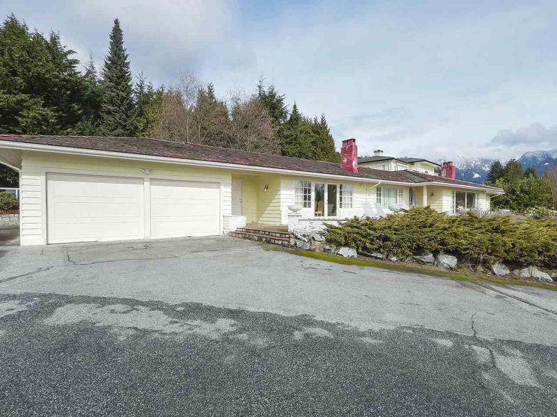 1064 Eyremount Drive, West Vancouver, British Columbia (MLS R2844541)