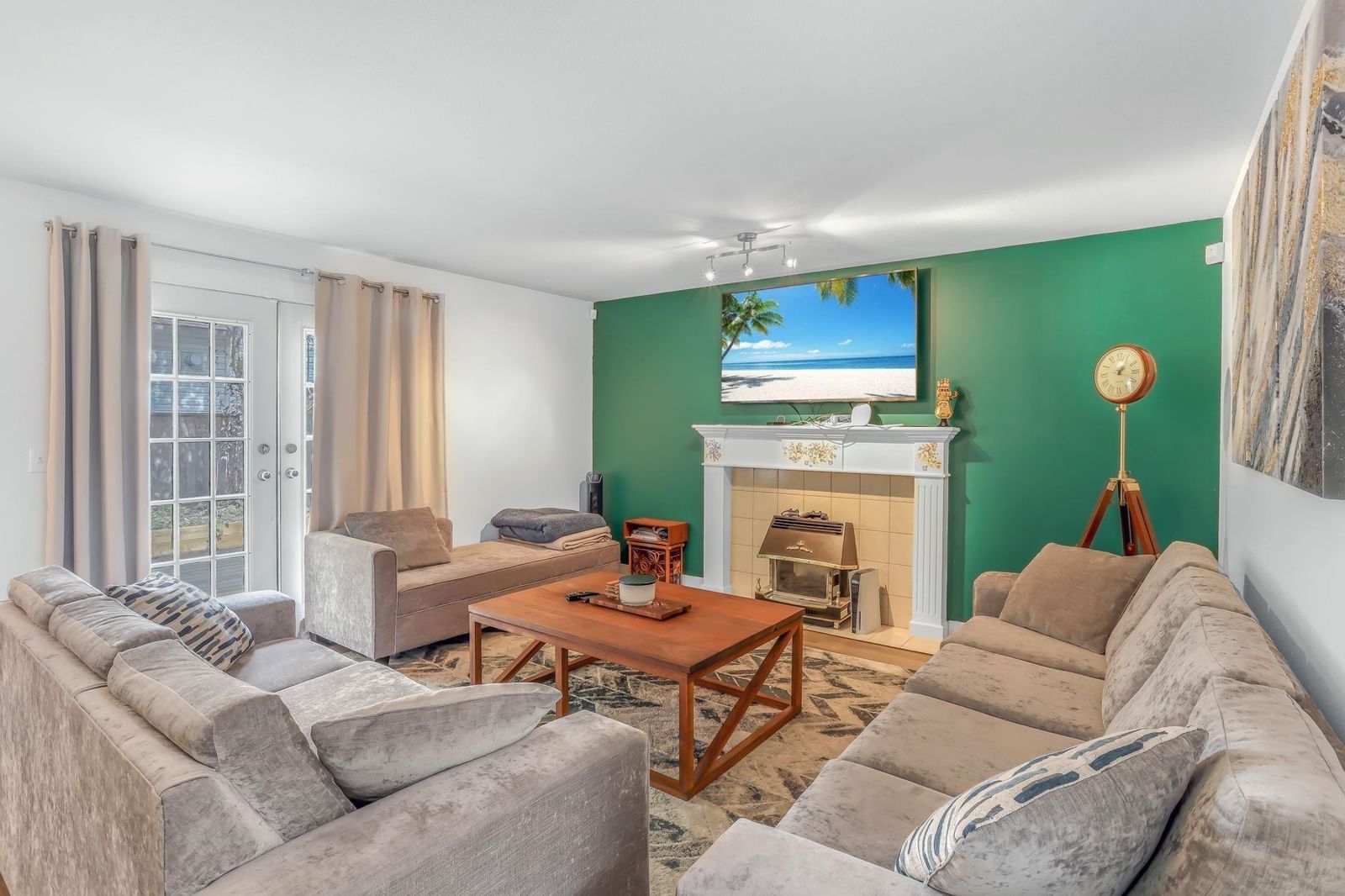 Listing Image 10