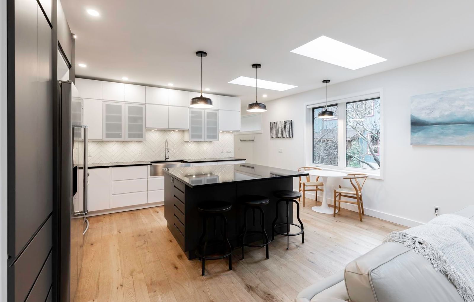 Listing Image 10