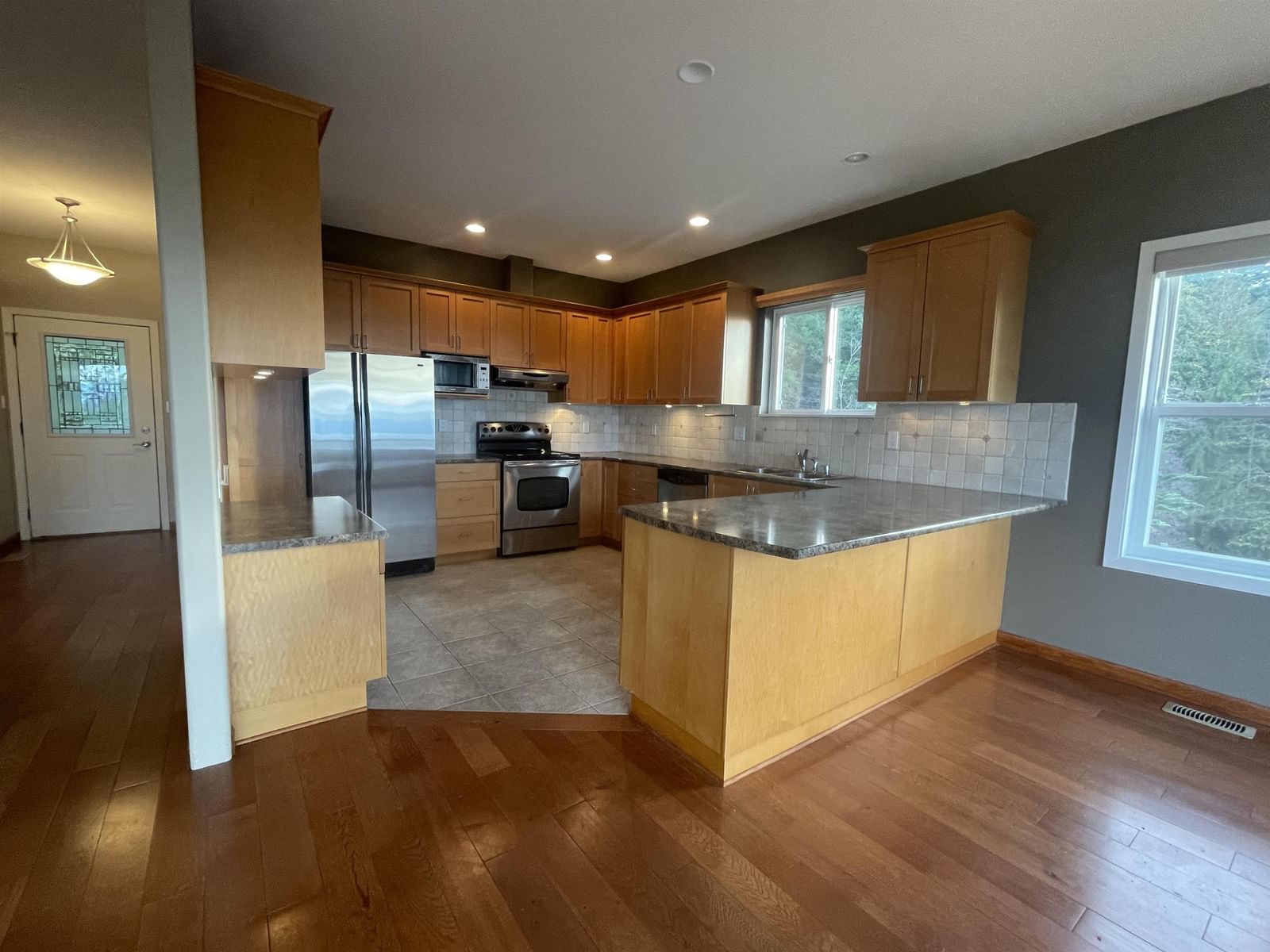 Listing Image 12