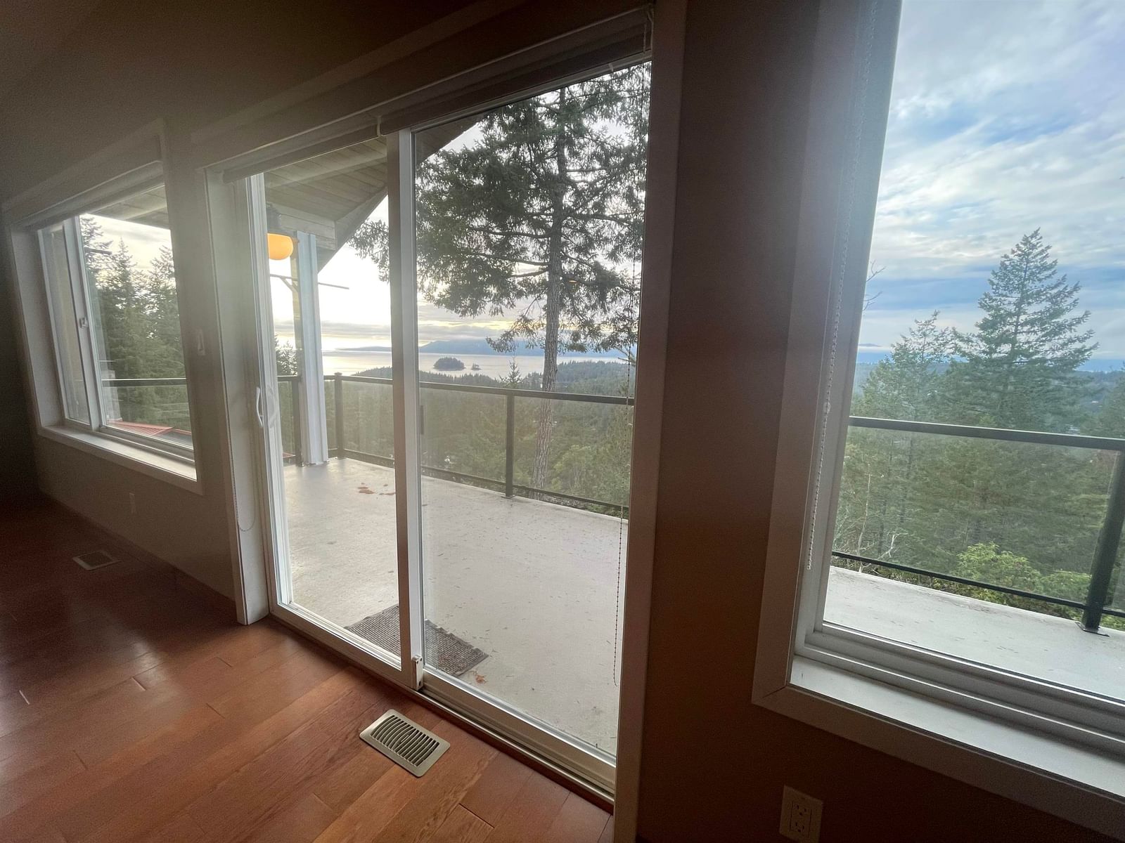 Listing Image 17