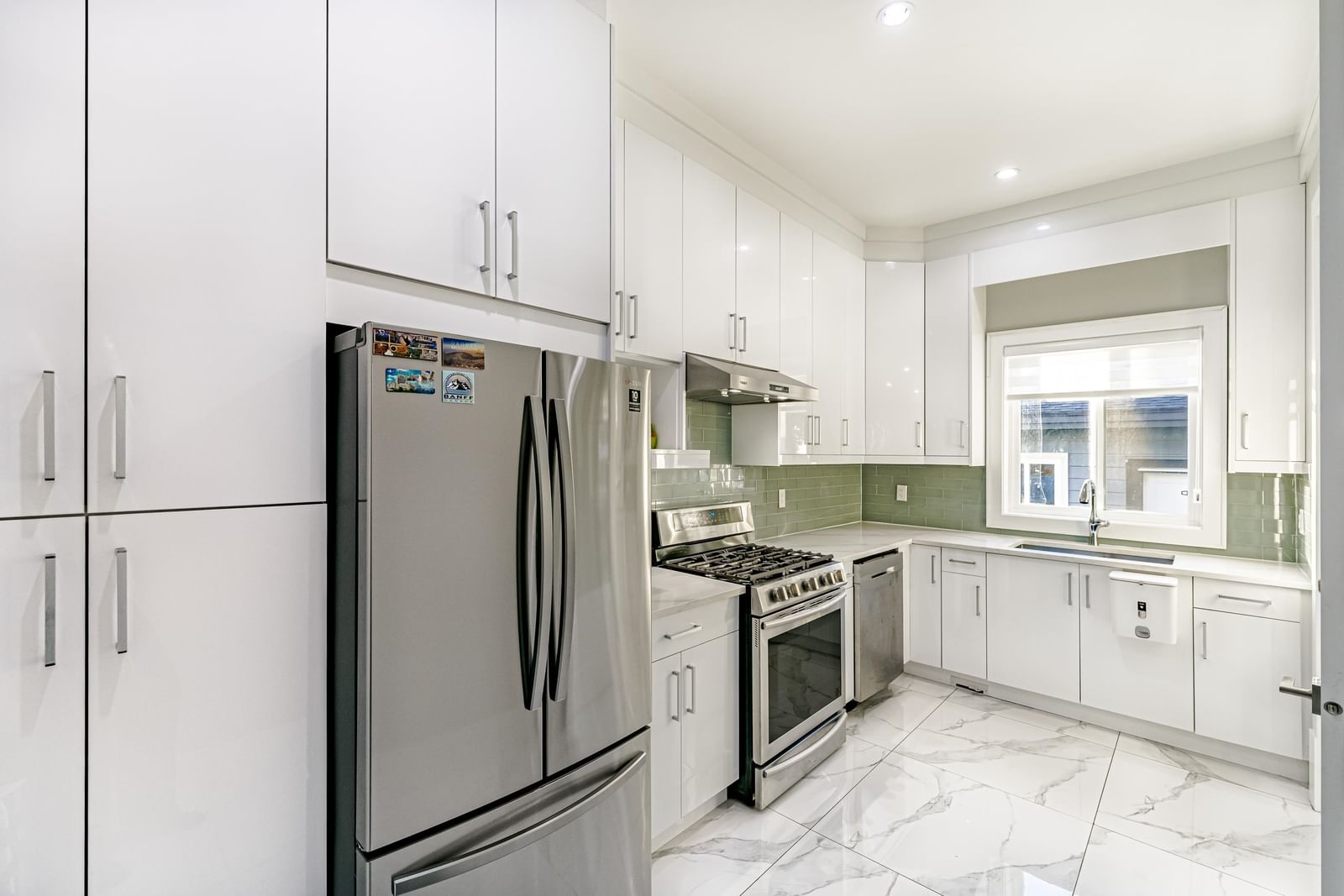 Listing Image 12