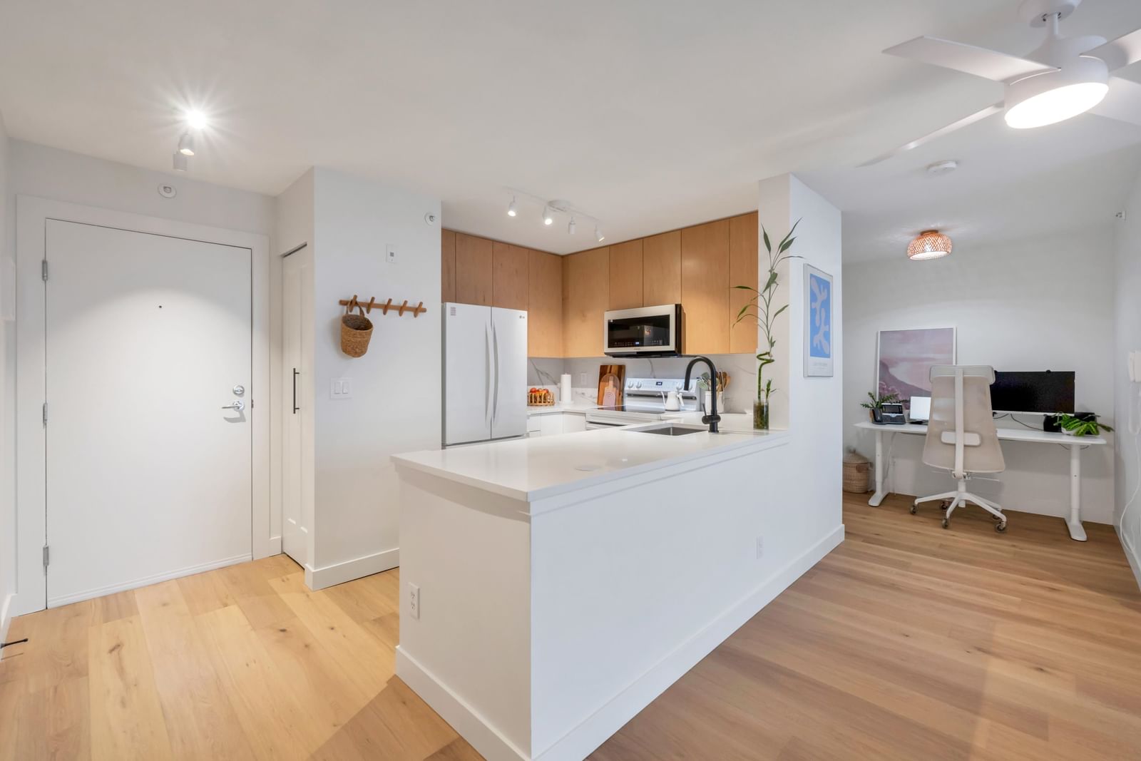 Listing Image 12