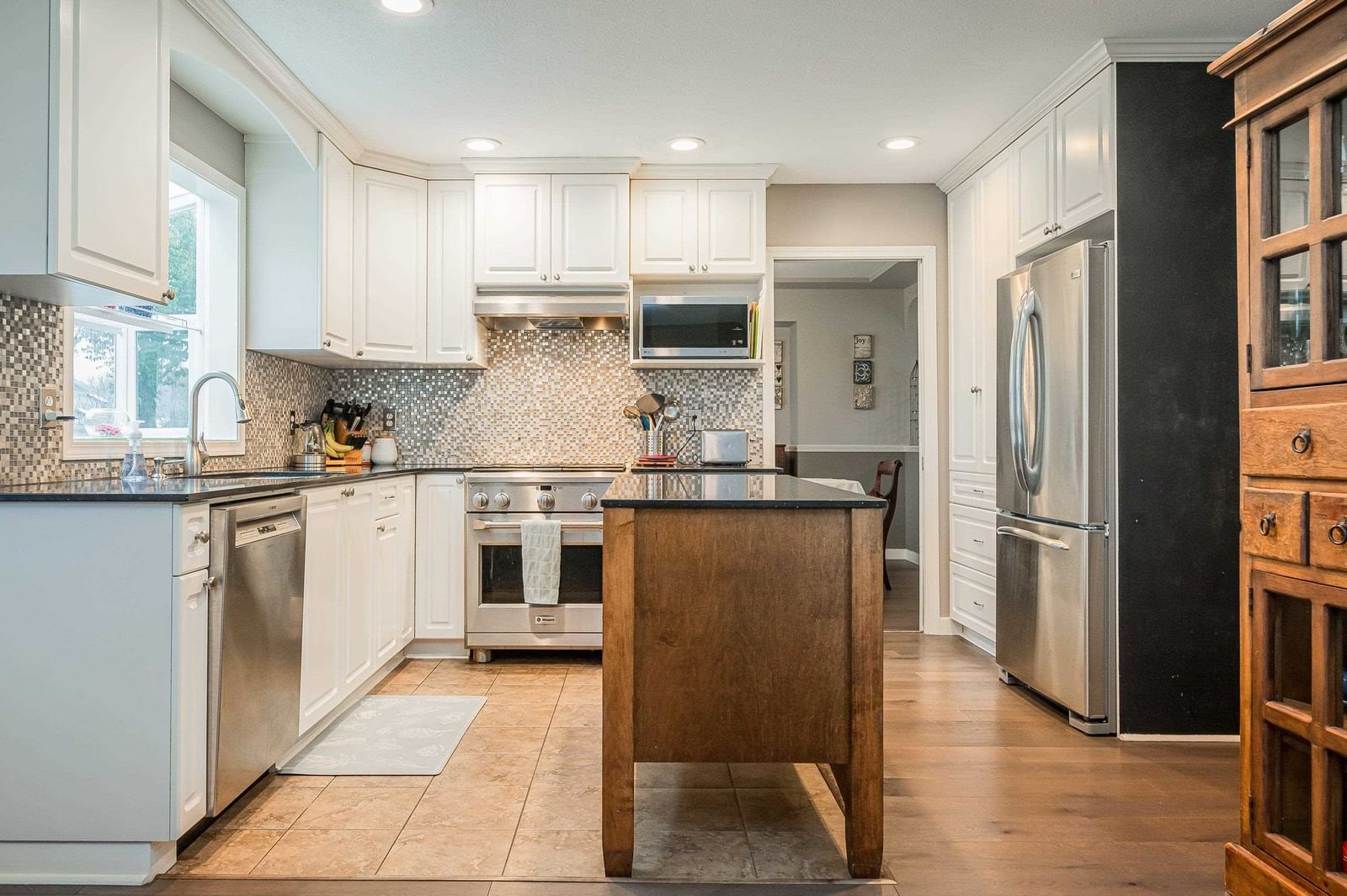 Listing Image 10