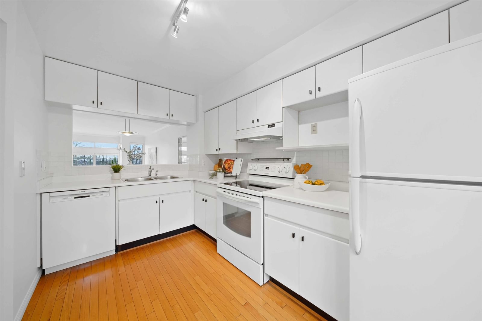 Listing Image 14