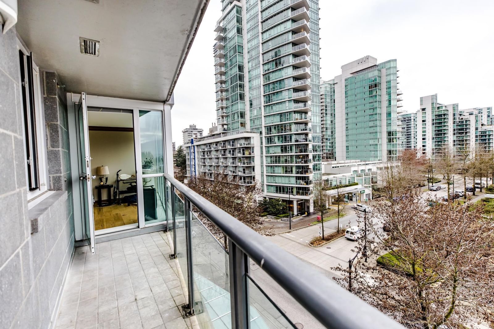 Listing Image 11