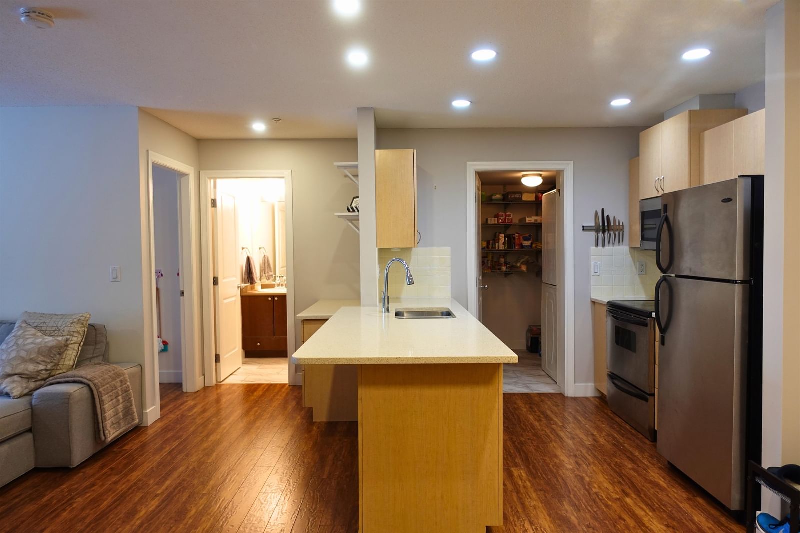 Listing Image 9
