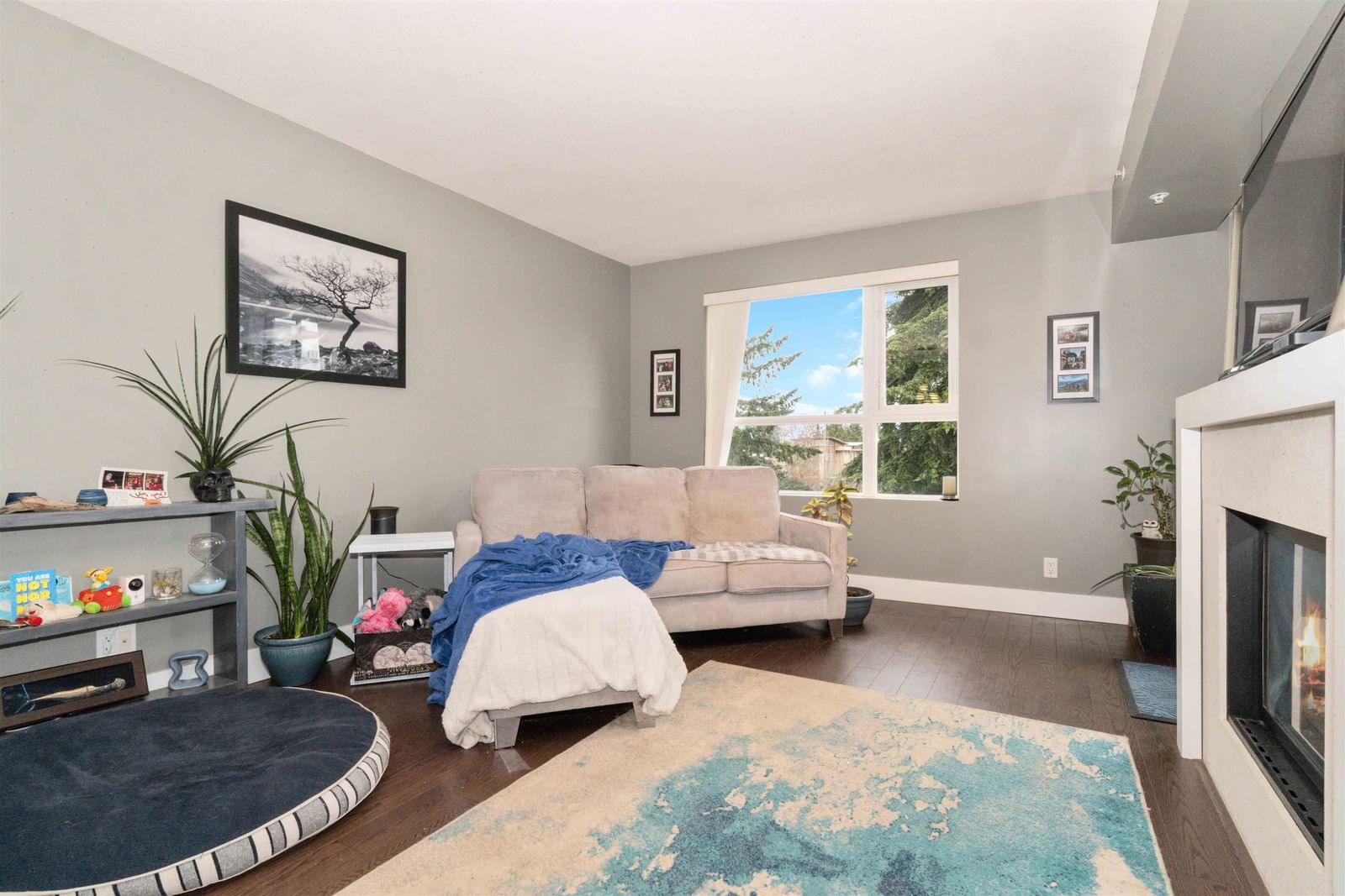 Listing Image 5