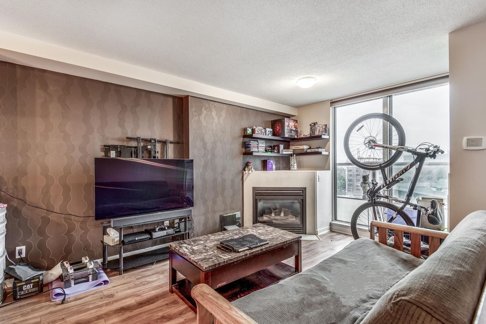Listing Image 10