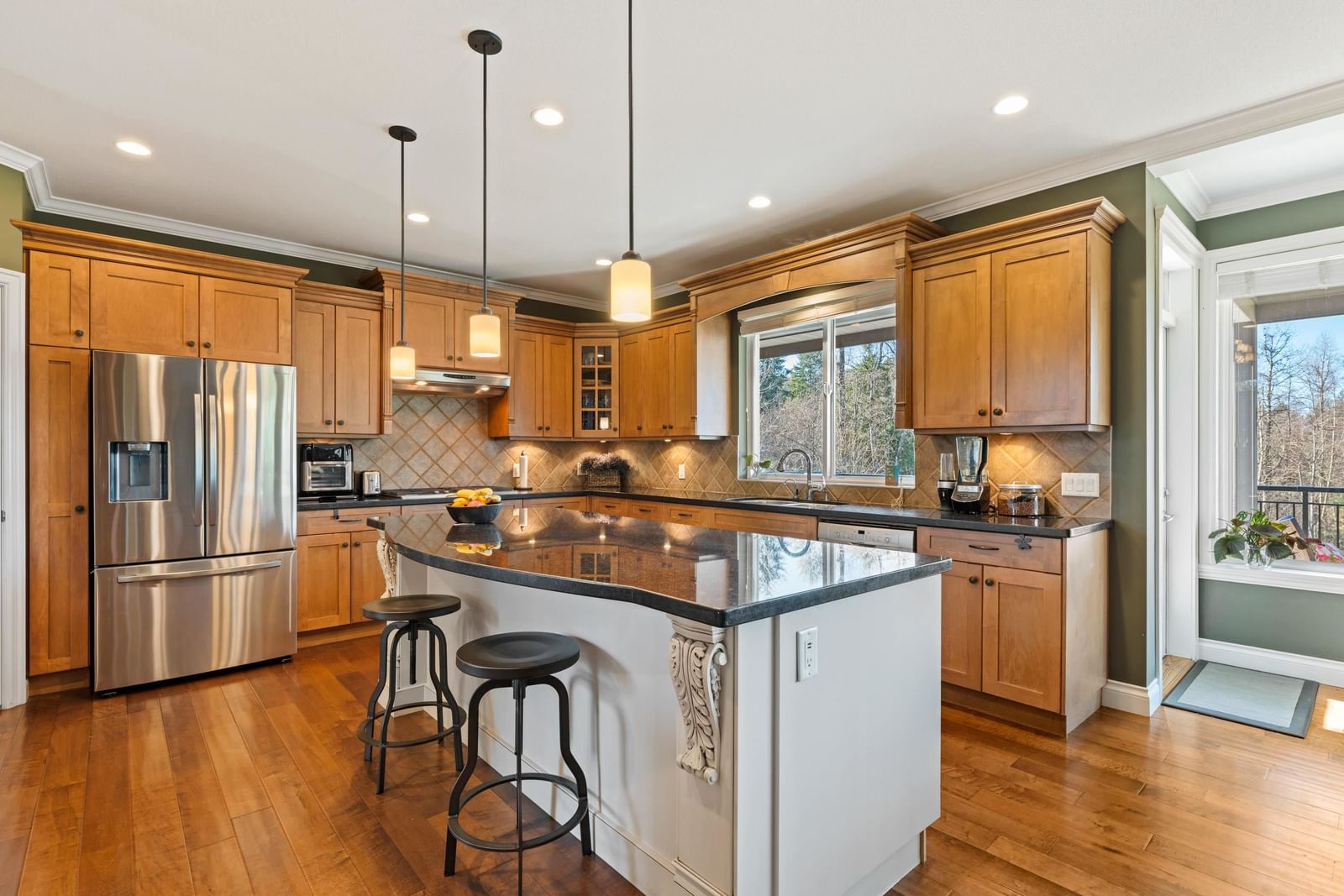 Listing Image 11