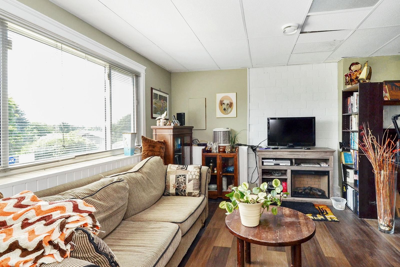 Listing Image 11