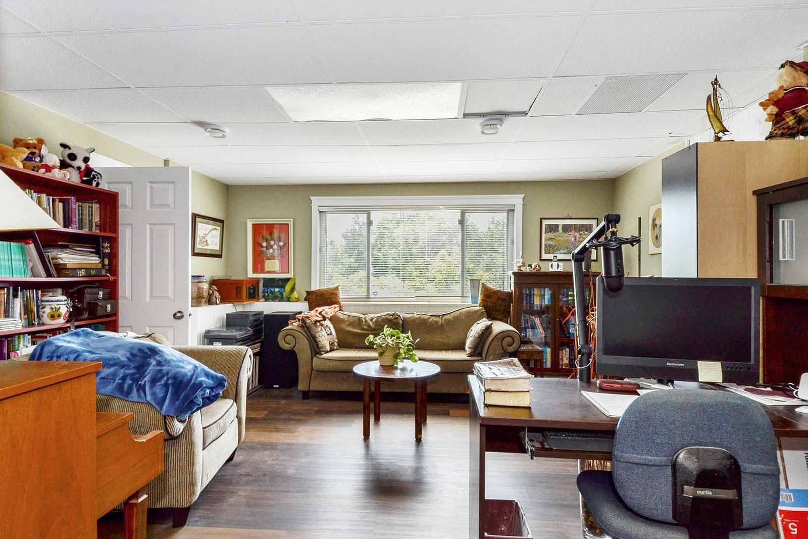 Listing Image 12