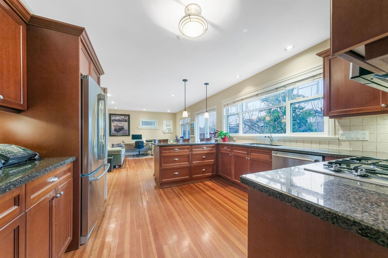 Listing Image 12