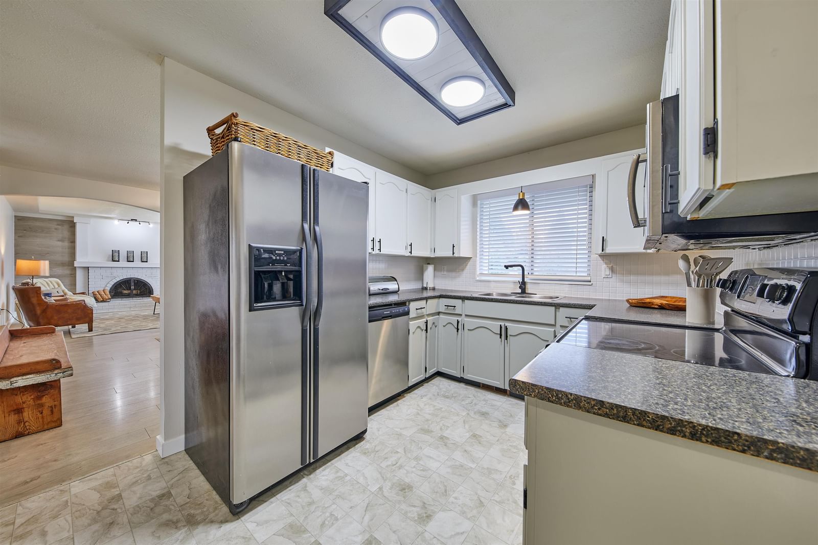 Listing Image 12