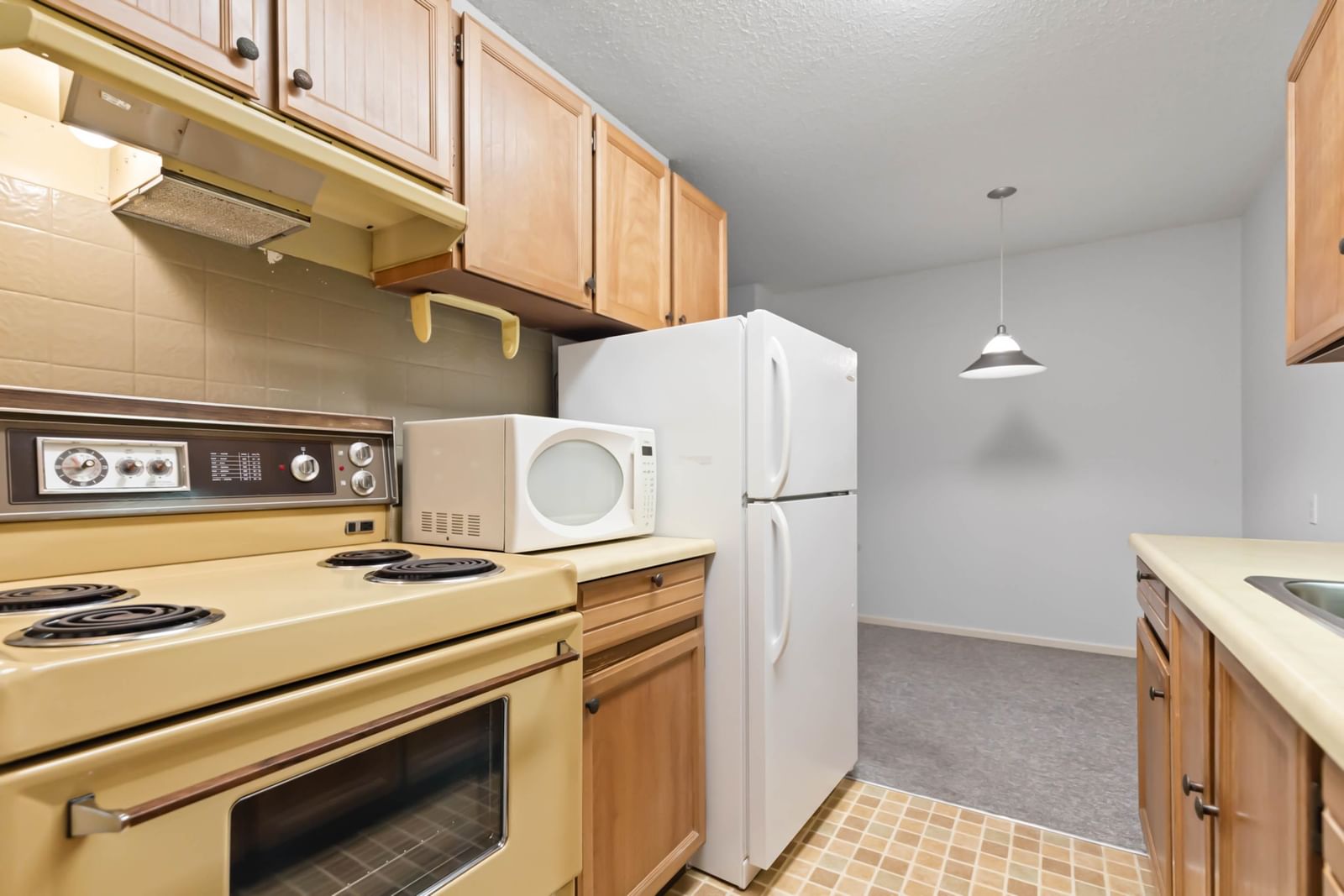 Listing Image 12