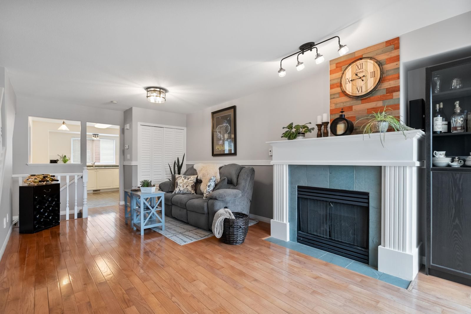 Listing Image 12
