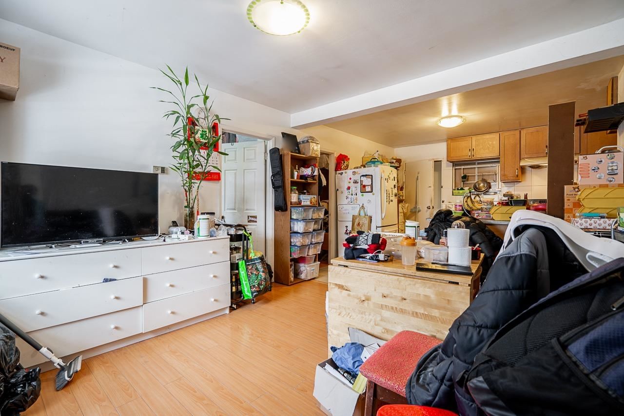 Listing Image 6