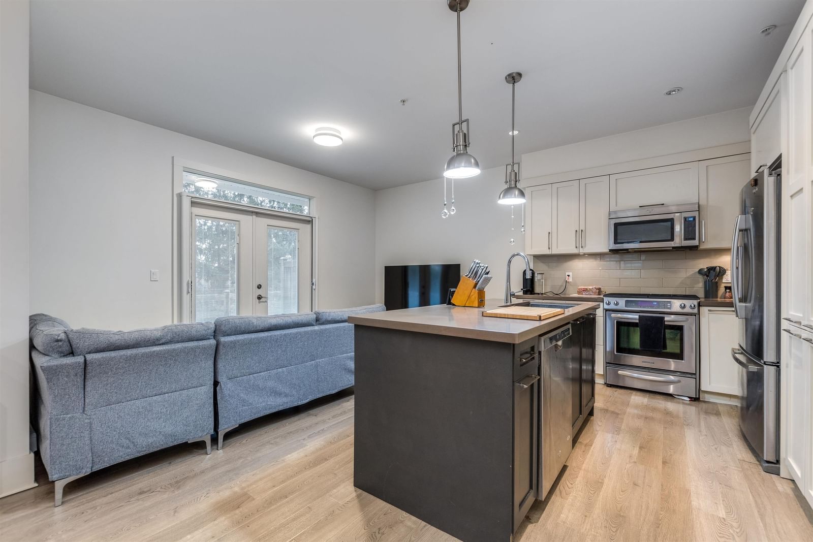 Listing Image 10