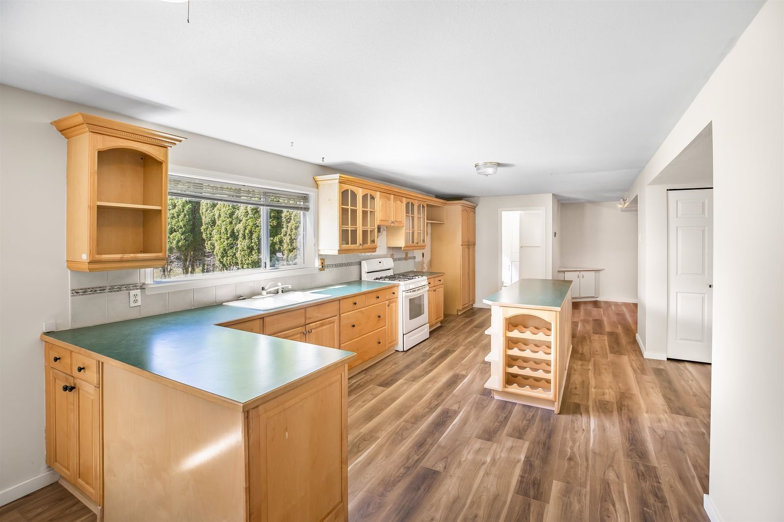 Listing Image 19