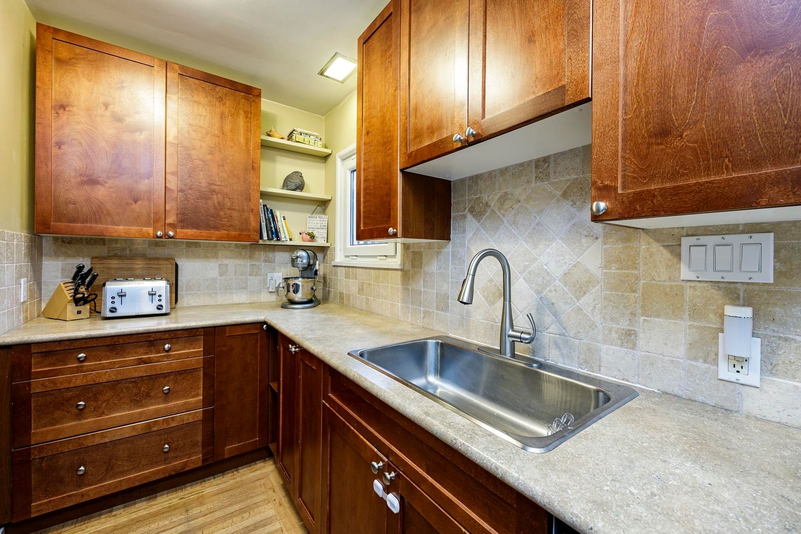Listing Image 14