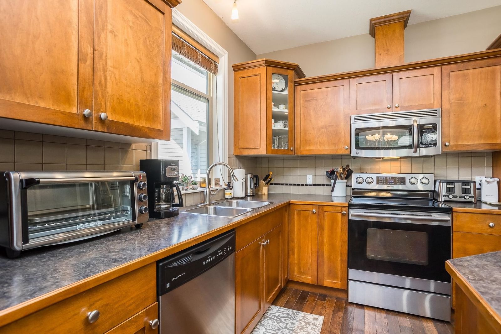 Listing Image 11