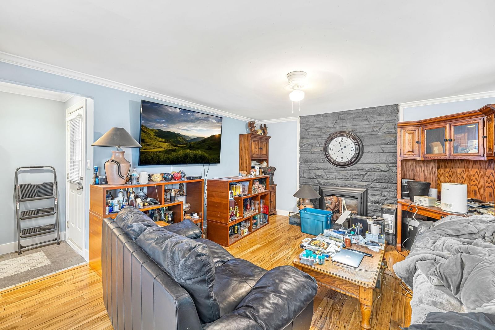 Listing Image 9