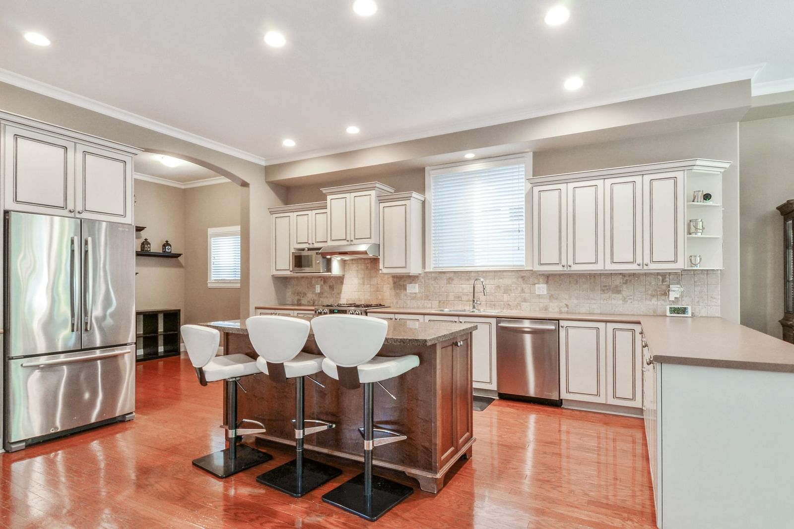Listing Image 10