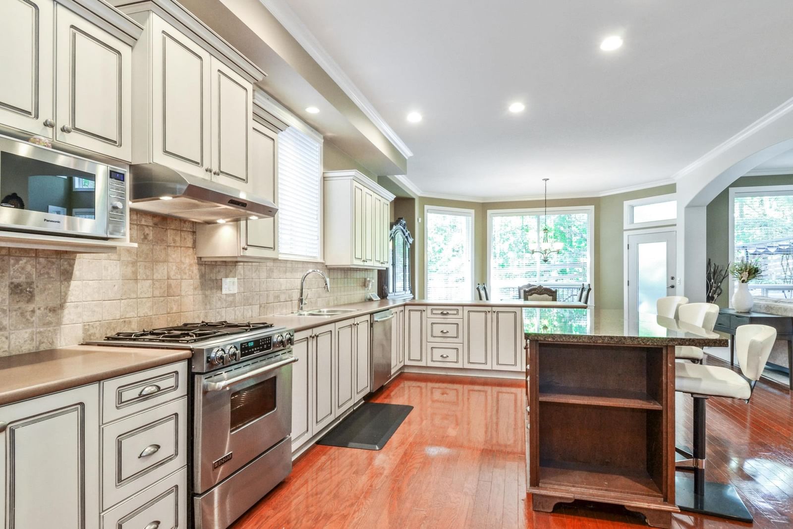 Listing Image 11