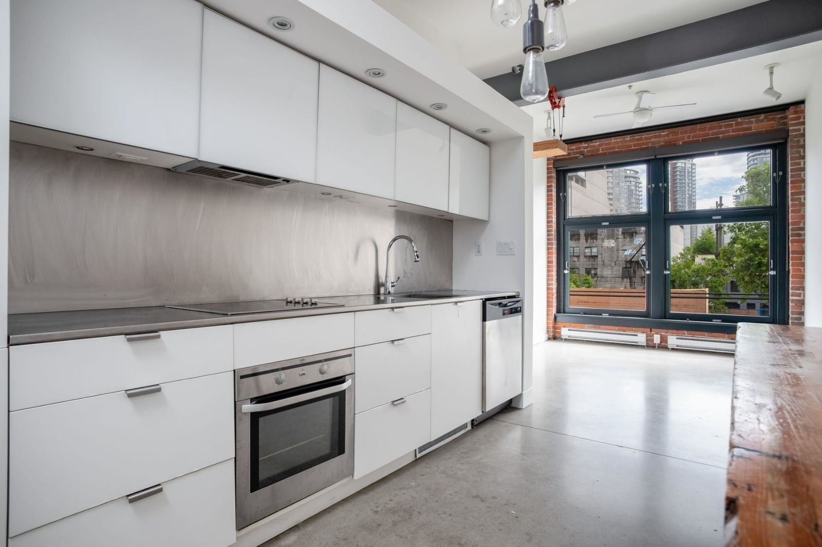 Listing Image 5
