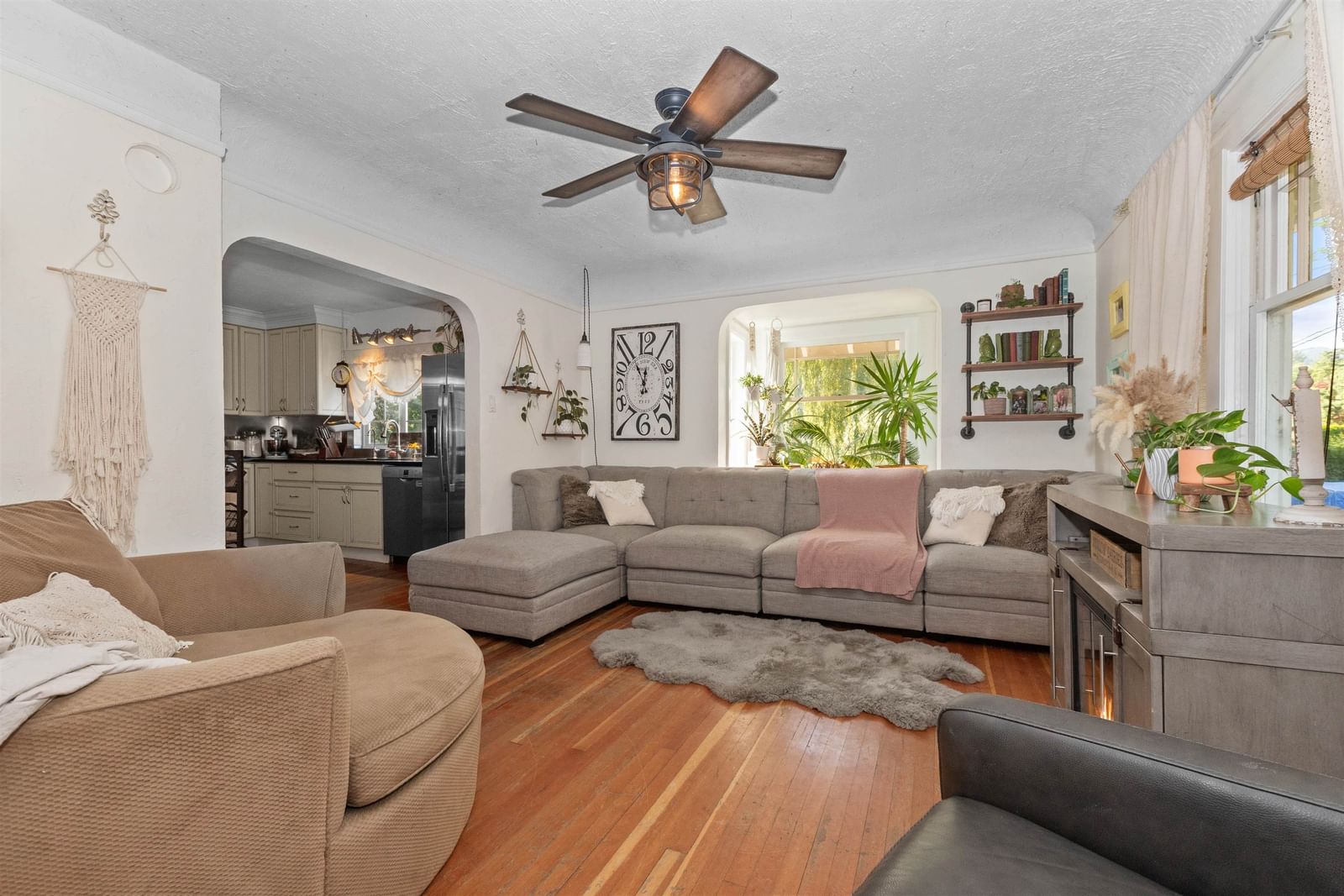 Listing Image 18