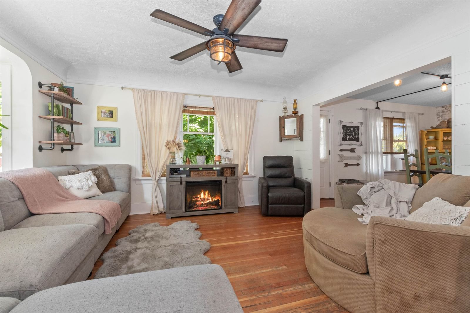 Listing Image 19