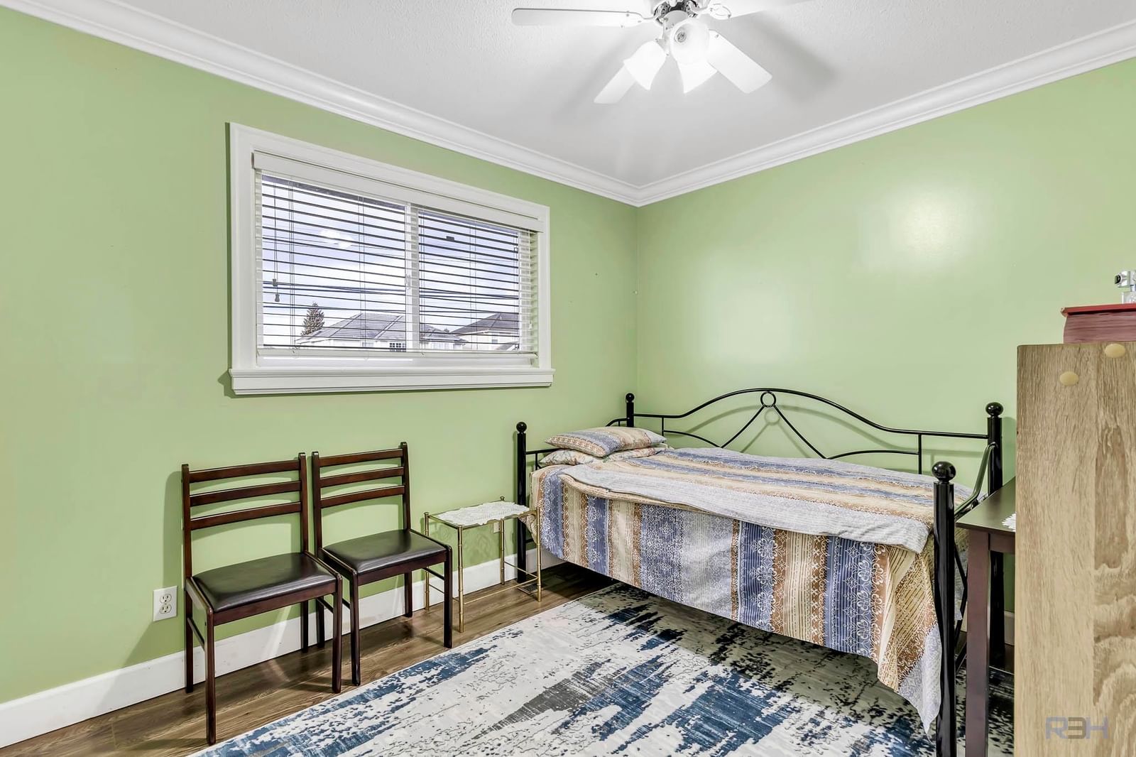 Listing Image 11