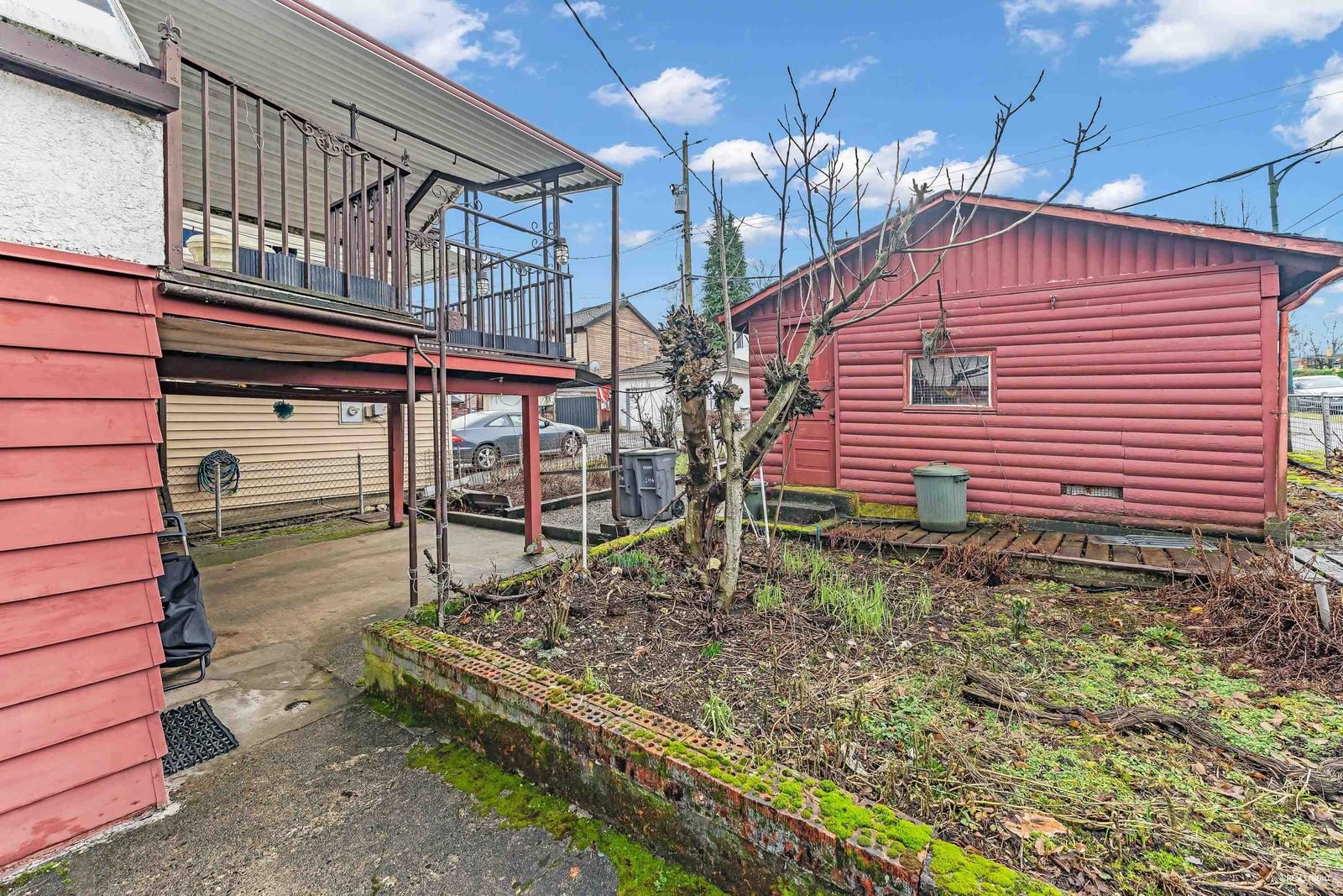 Listing Image 4