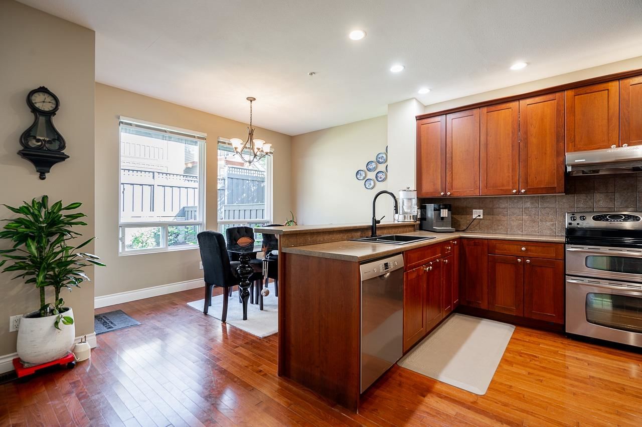 Listing Image 9