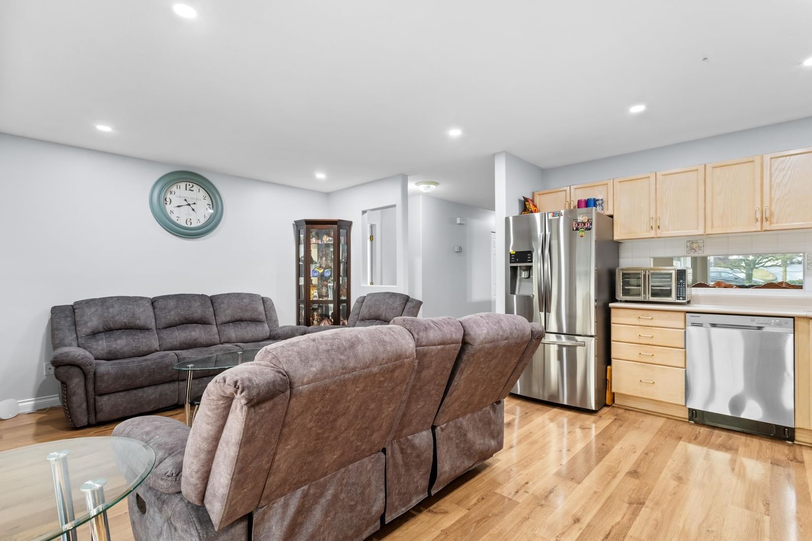 Listing Image 9