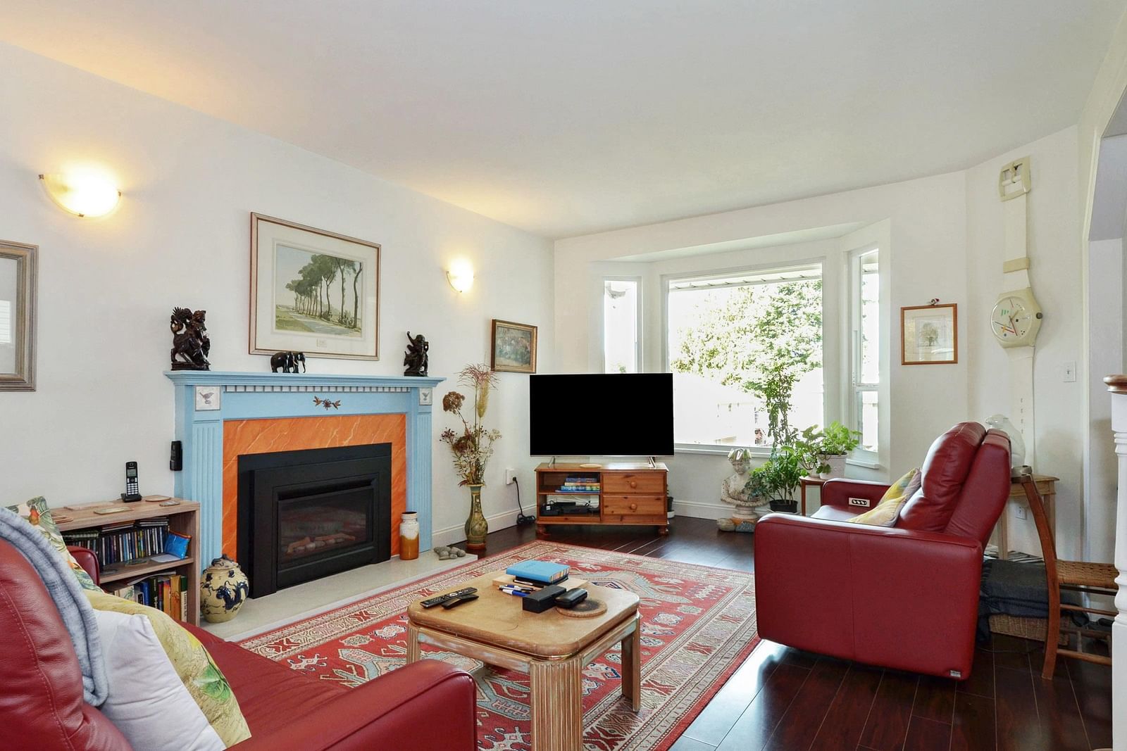 Listing Image 4