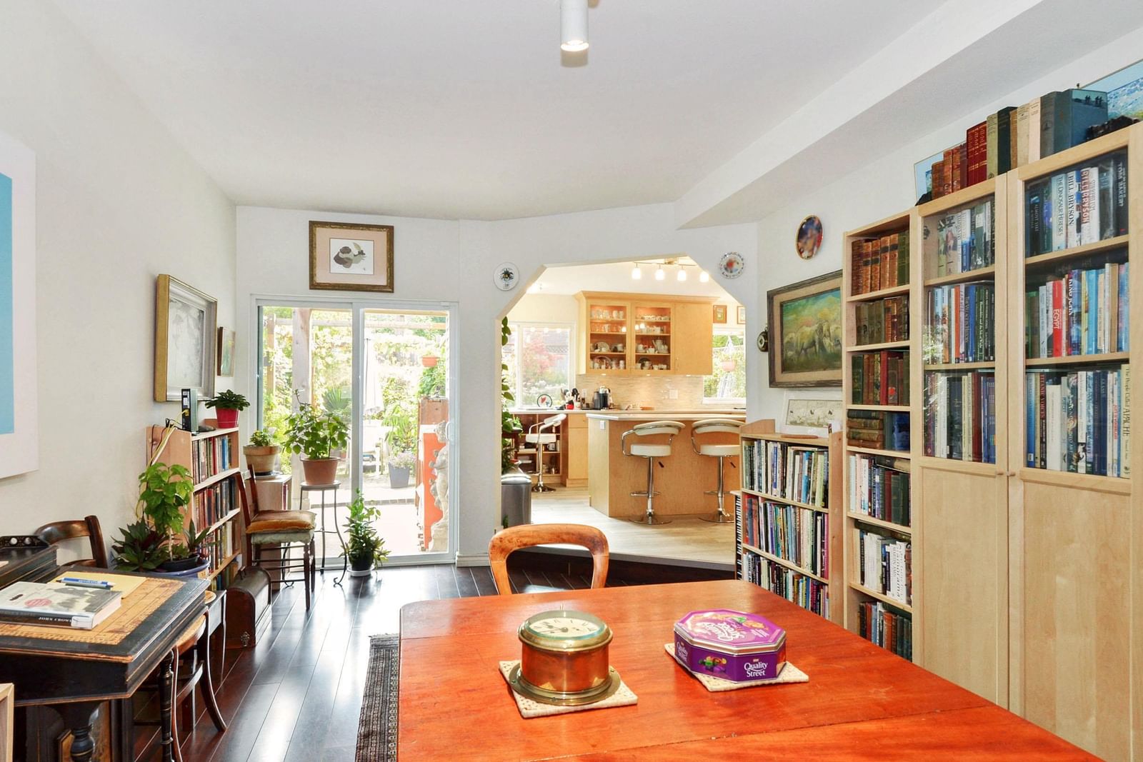 Listing Image 9