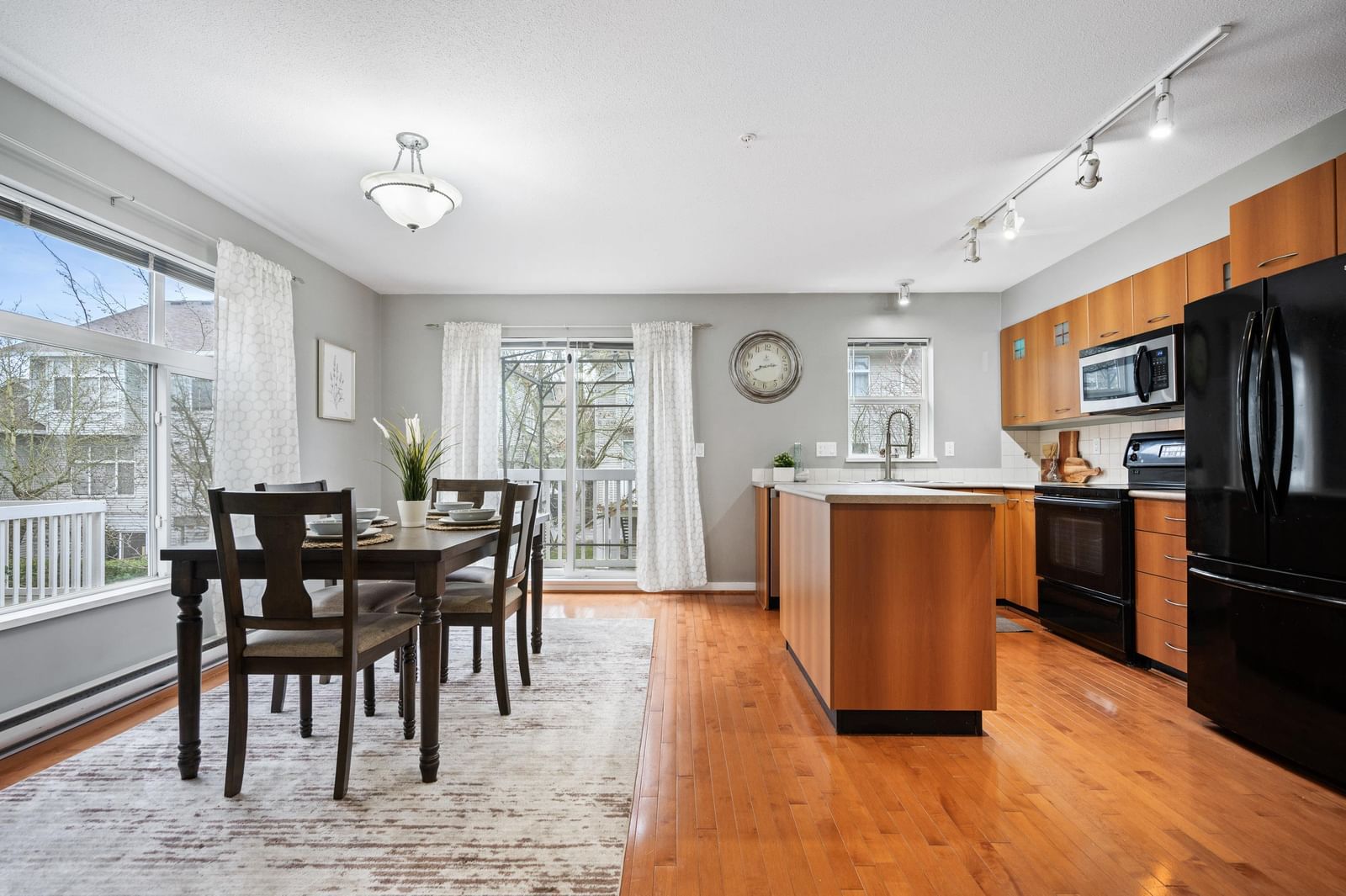 Listing Image 9