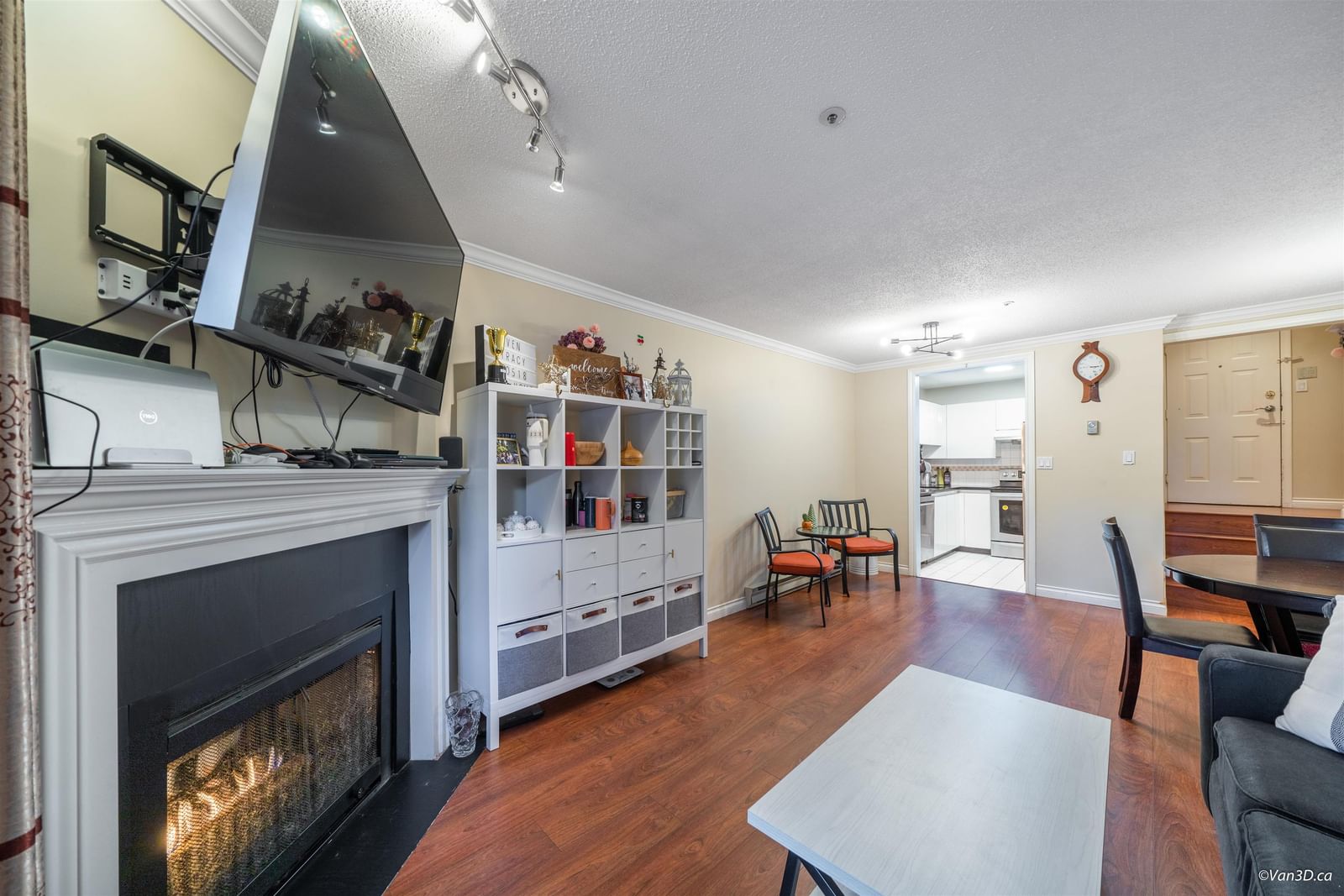 Listing Image 4