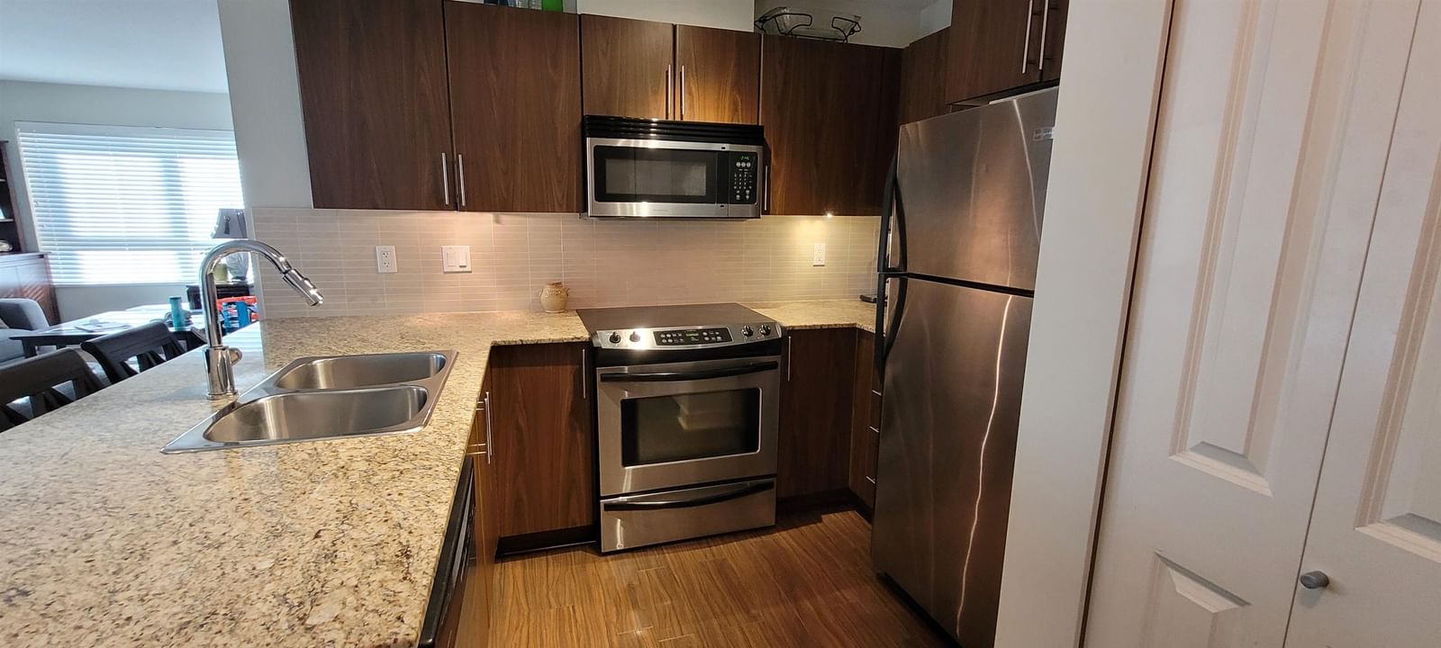 Listing Image 18