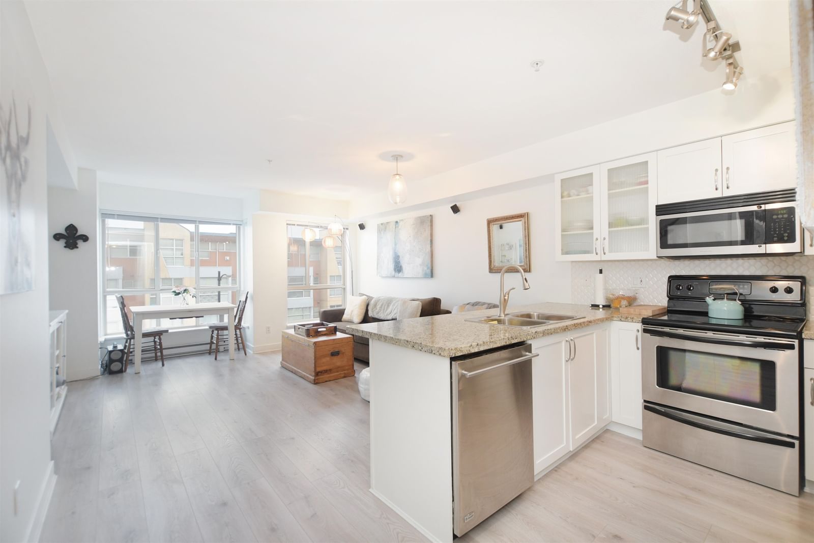 Listing Image 10