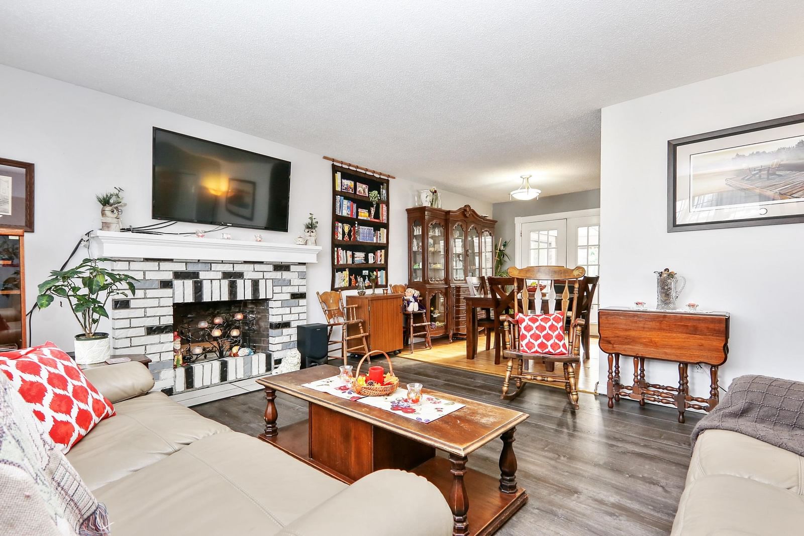 Listing Image 5