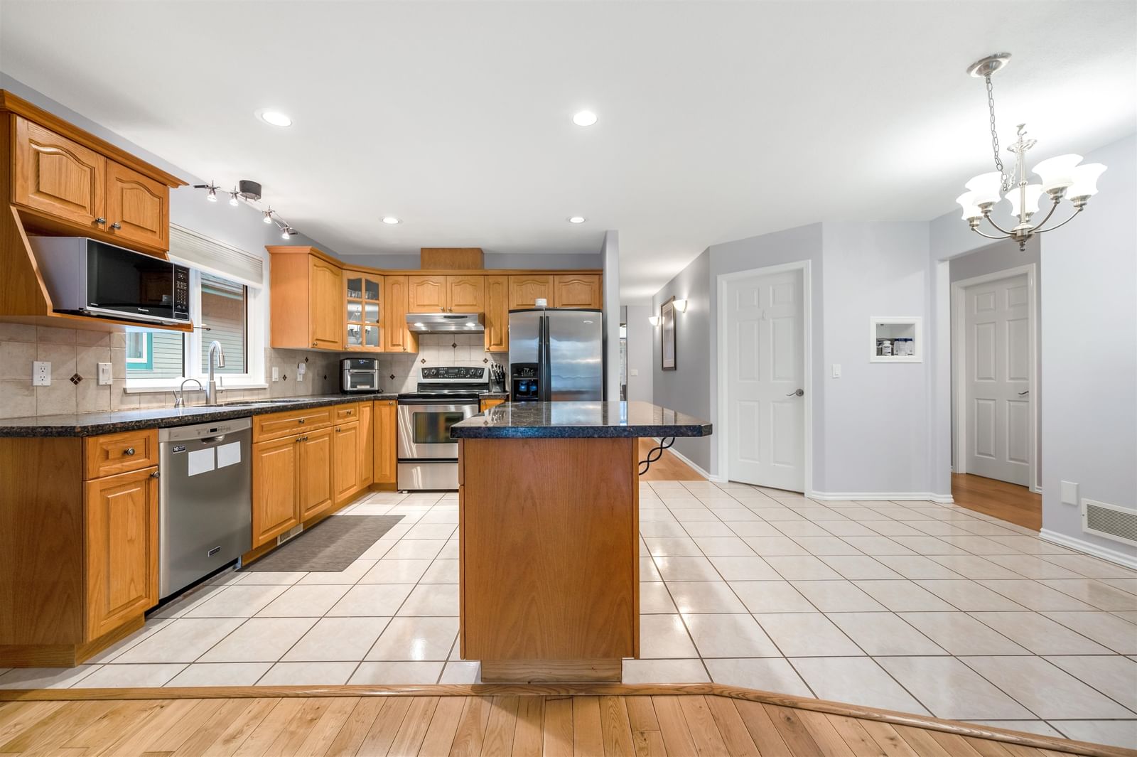 Listing Image 9