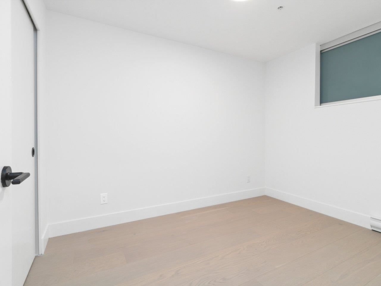 Listing Image 28