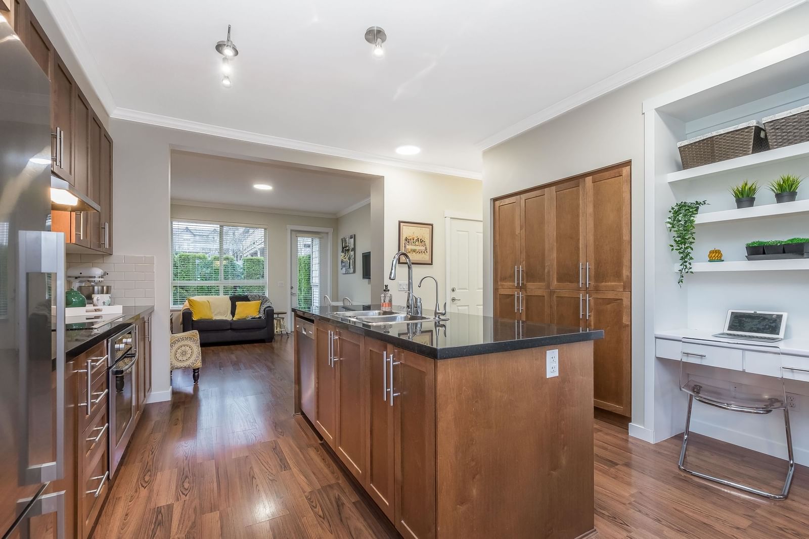 Listing Image 11